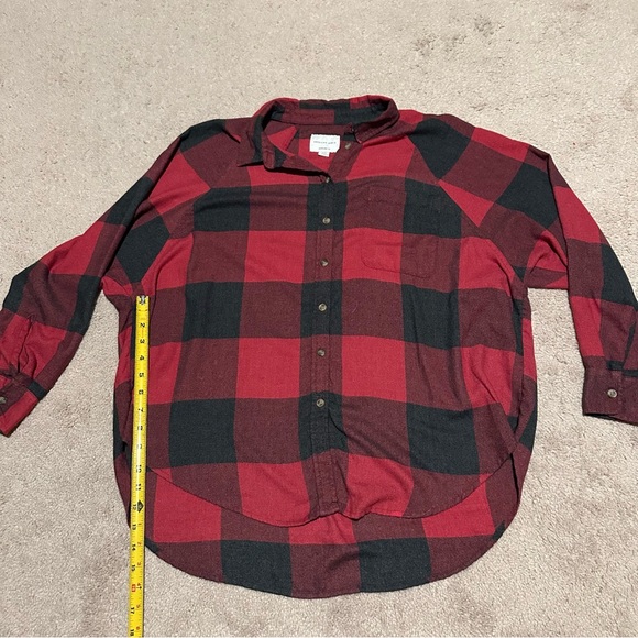 Women’s American Eagle Oversized Fit Button Up Red and Black Flannel Size Small - Picture 5 of 7